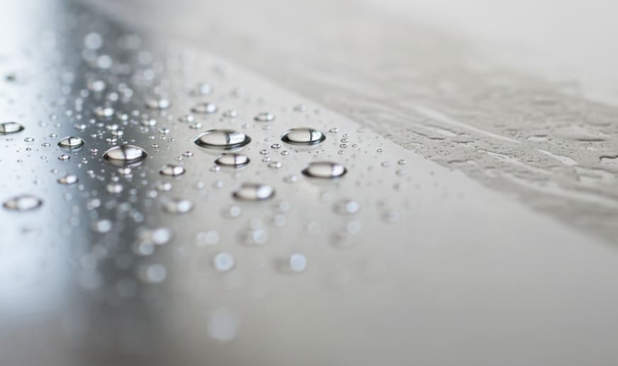 Confronto vetro trattato con nanotecnologia vs non trattato